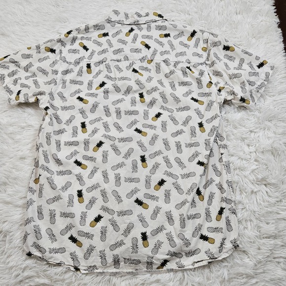 VSTR Men's White Pineapple Print Short Sleeve Button Up Shirt. Size M - Picture 3 of 8